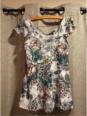 Good Condition Women's Cable & Gauge White Floral V-Neck Cap Sleeve Blouse